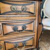Grande commode Mazarine en bois noyer blond rehaussé de filets noirs début XVIIIe  - Vallée du Rhône. – Image 3