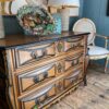 Grande commode Mazarine en bois noyer blond rehaussé de filets noirs début XVIIIe  - Vallée du Rhône. – Image 5