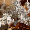 Grand lustre aux Feuilles Blanches par Edouard Chevalier -Pièce unique – Image 12