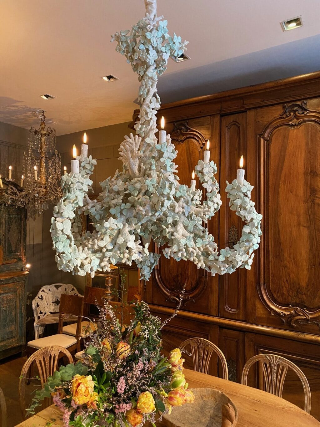 Grand Feuilles Blanches chandelier by Edouard Chevalier -One of a kind - Image 4