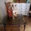 Table basse base en bronze motif liane de feuilles entrelacées et plateau en verre fumé grené - Ca1970 – Image 8