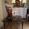 Table basse base en bronze motif liane de feuilles entrelacées et plateau en verre fumé grené - Ca1970 – Image 6