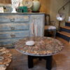 Table basse plateau en ammonites sur base en métal laque noir – Image 3
