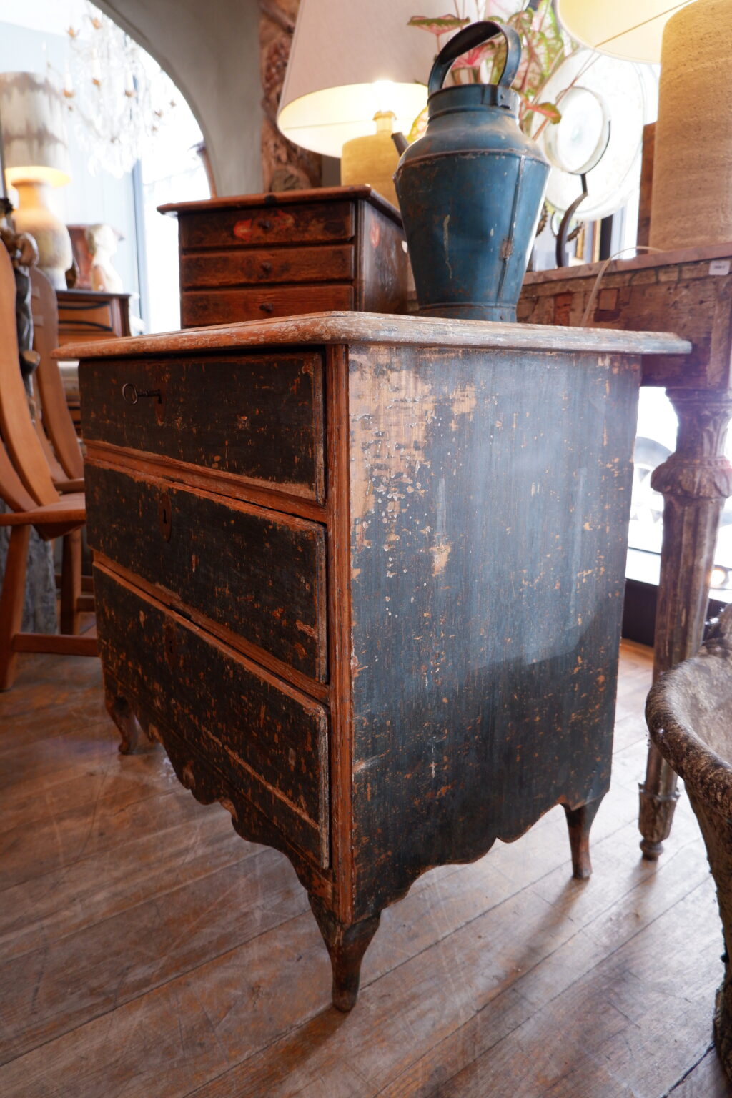Gustavian chest of drawers with original blue patina on curved legs - Sweden 18th century - Image 9