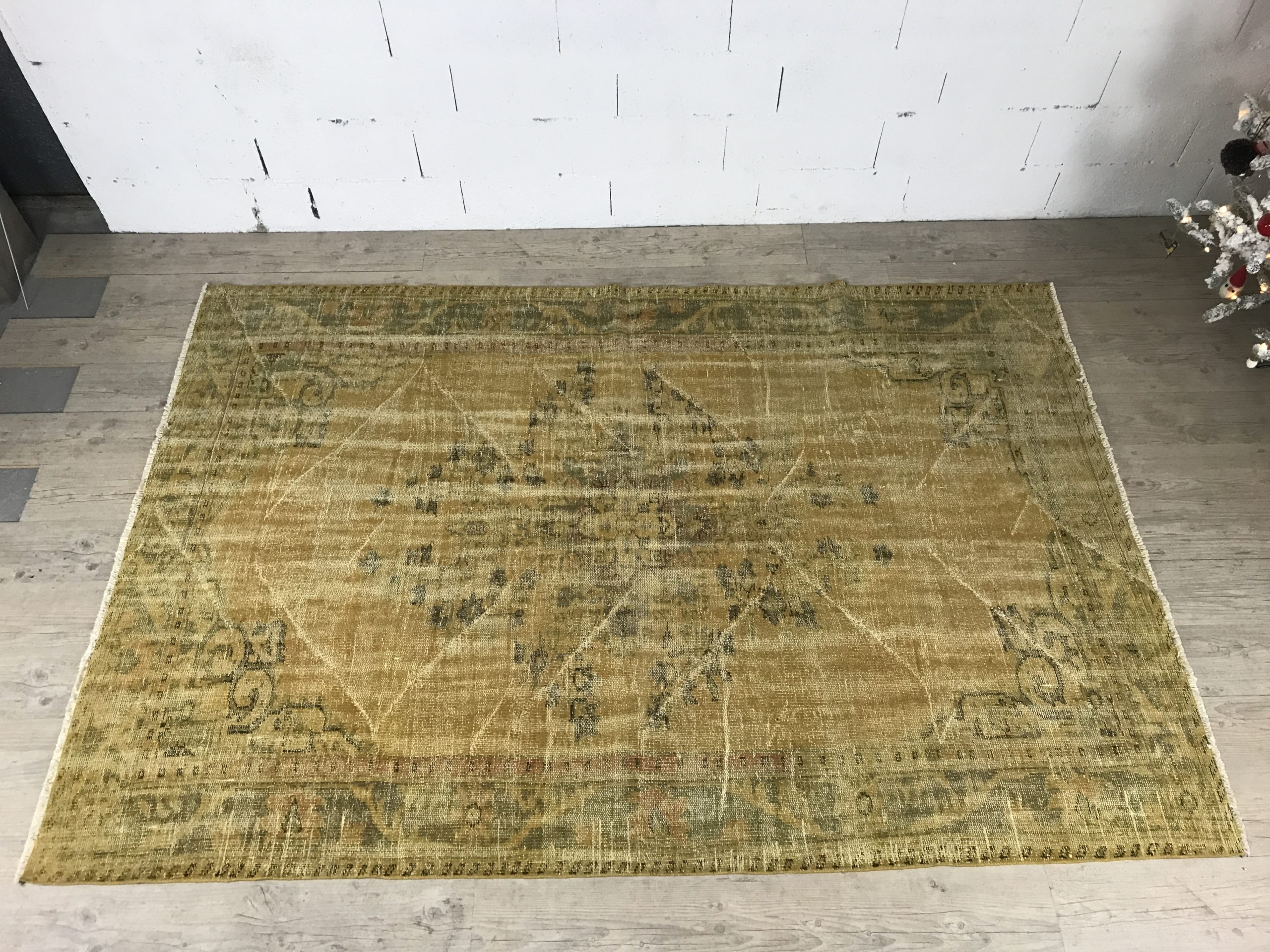 Tapis en laine tissé main vintage jaune