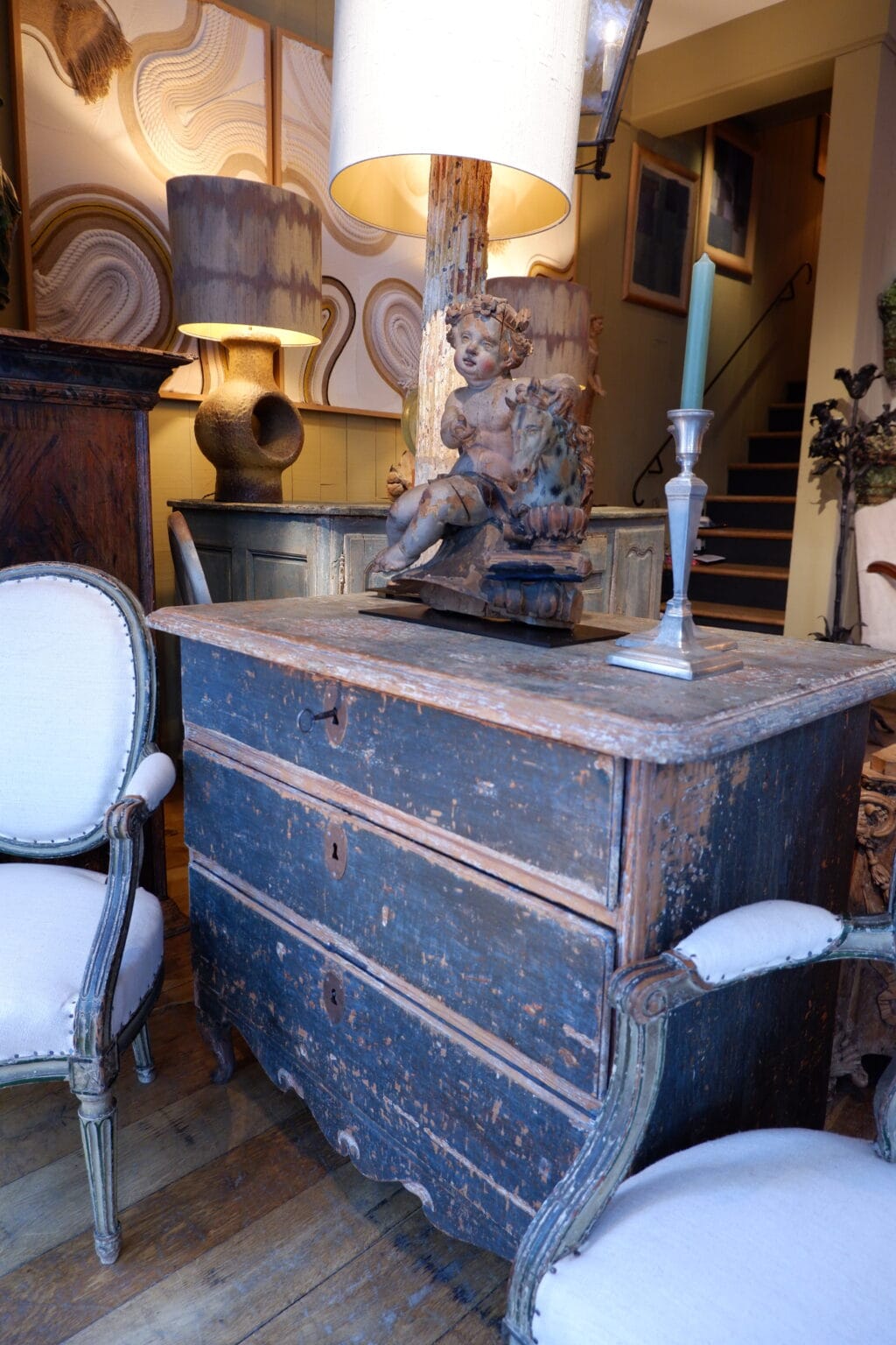 Gustavian chest of drawers with original blue patina on curved legs - Sweden 18th century - Image 2