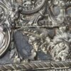 Grand miroir en métal repoussé