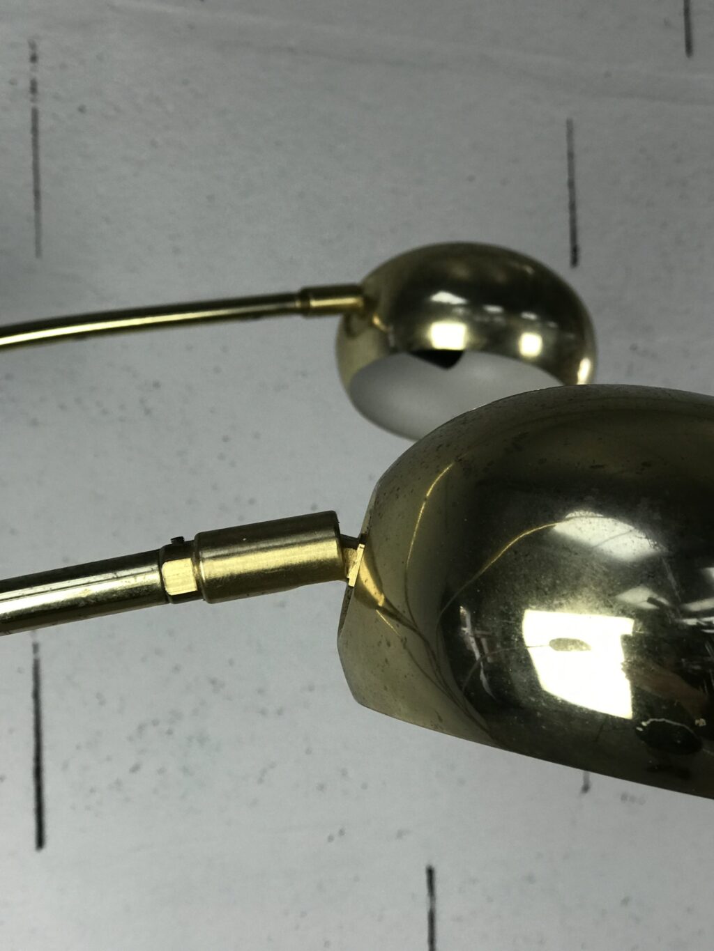 Lampadaire 5 branches orientables en laiton doré et base en marbre – Image 3