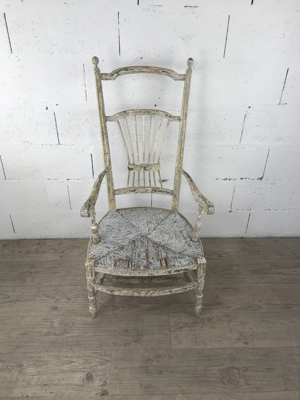 Chaise de nourrice en bois peint – Image 4