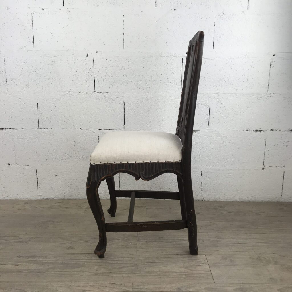 Chaise norvégienne en bois marron – Image 3