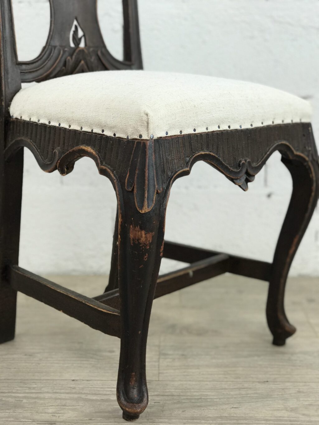 Chaise norvégienne en bois marron – Image 6