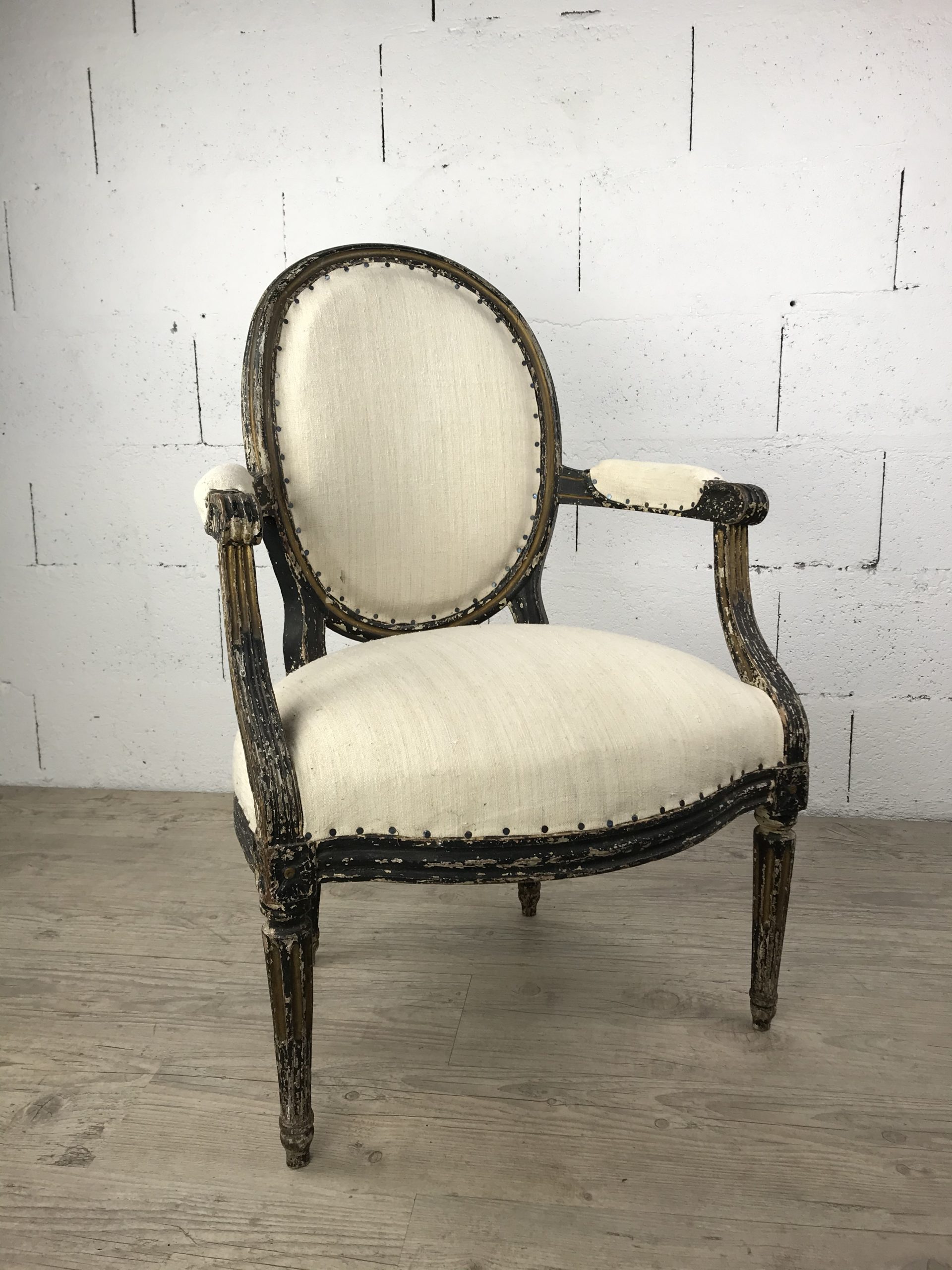 Fauteuil médaillon XVIII