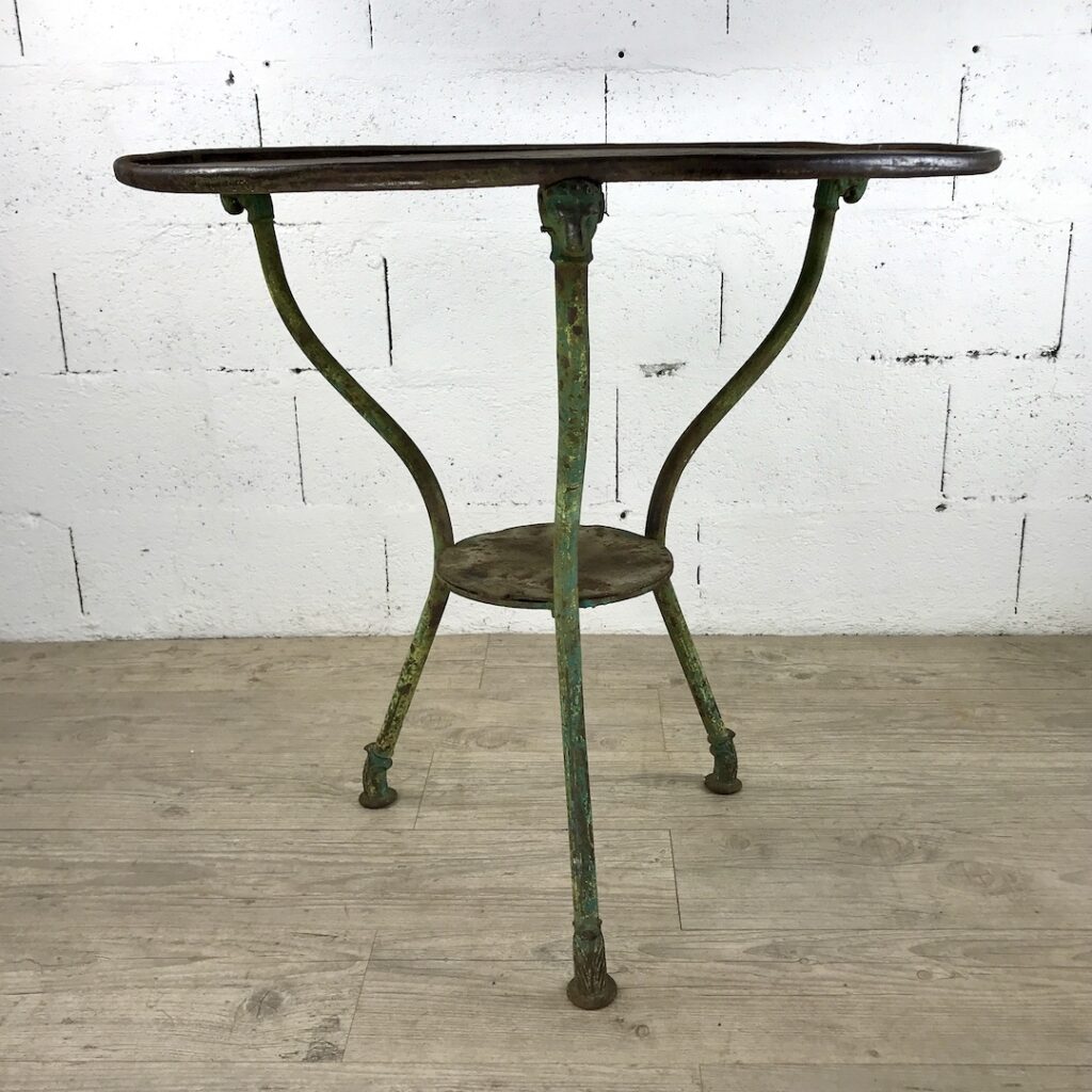 Gueridon tripode tête de bélier