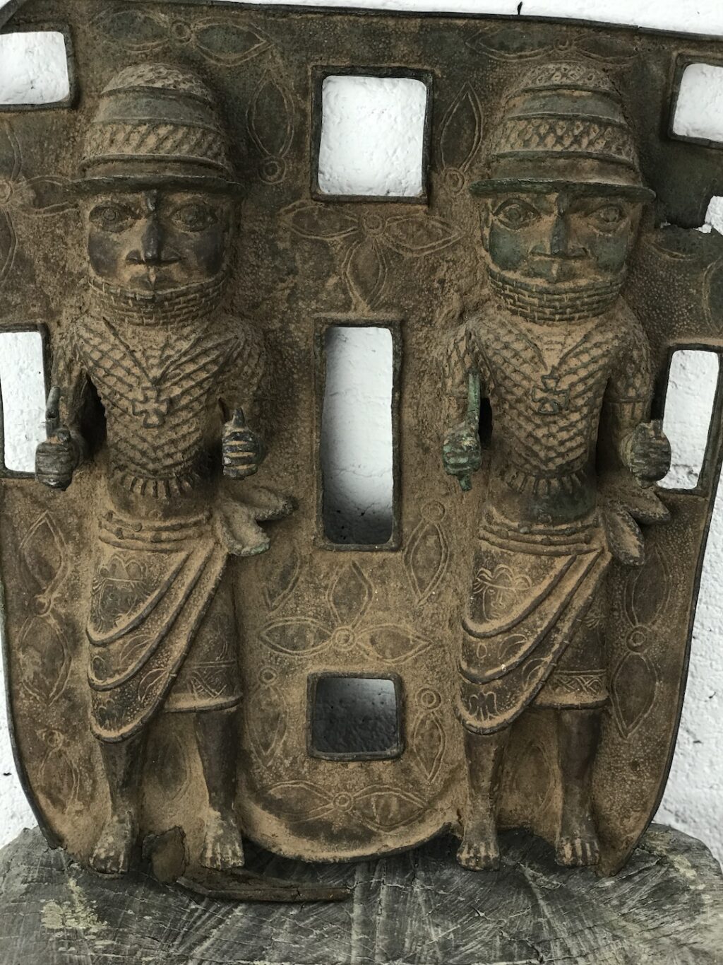 Plaque métallique avec un couple de jumeaux Bénin – Image 2