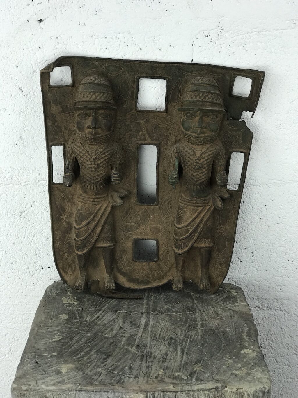Plaque métallique avec un couple de jumeaux Bénin – Image 4