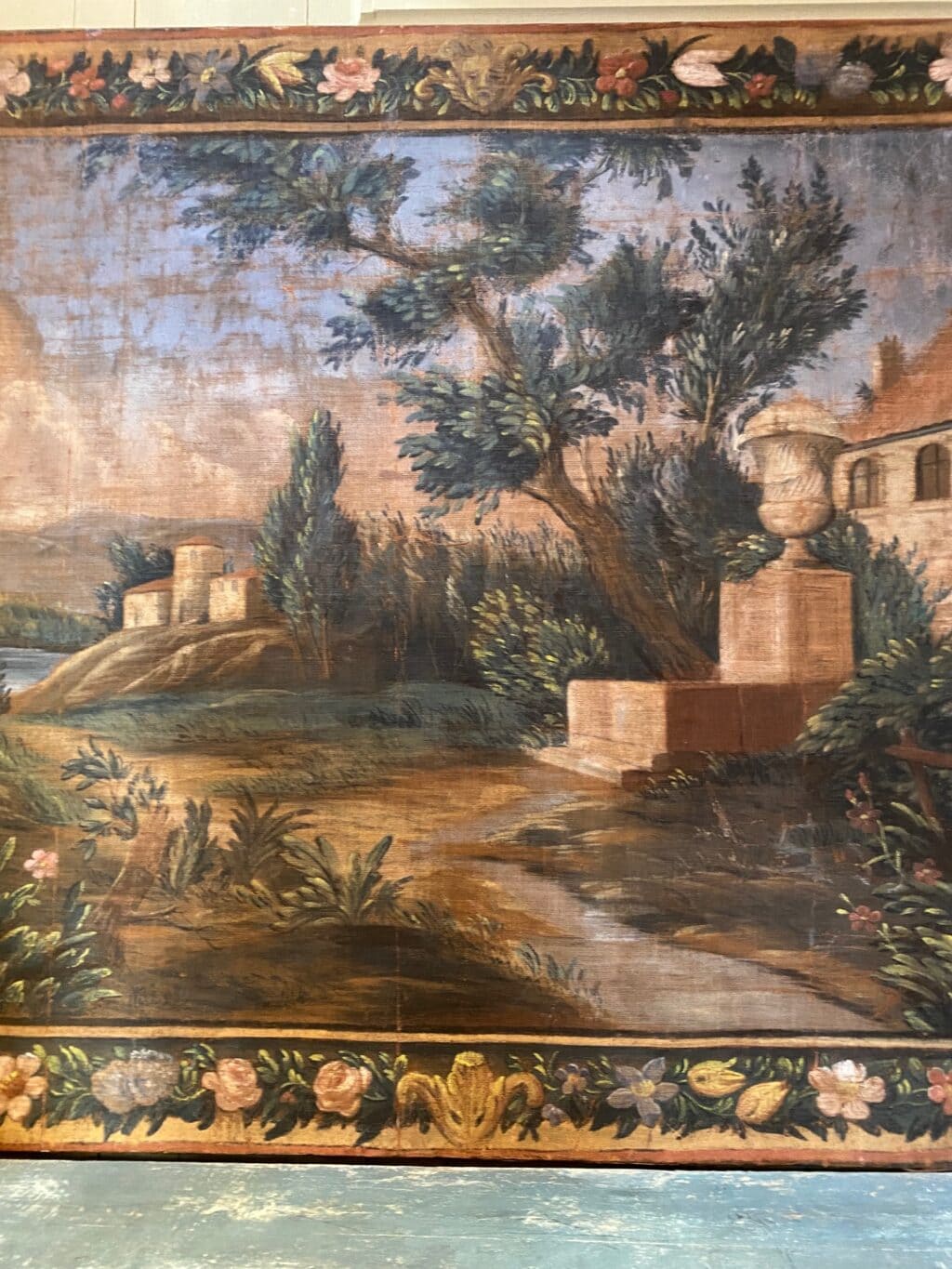 Grande toile peinte "Paysage de Provence" et bordure fleurie - montée sur chassis bois- France XVIIIe – Image 6