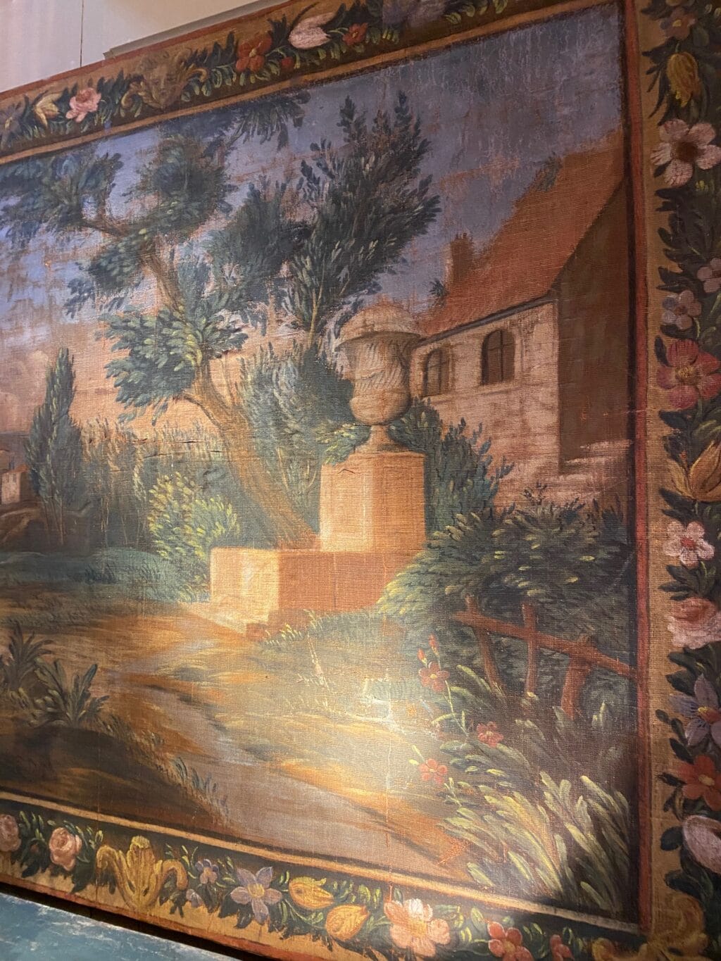 Grande toile peinte "Paysage de Provence" et bordure fleurie - montée sur chassis bois- France XVIIIe – Image 5