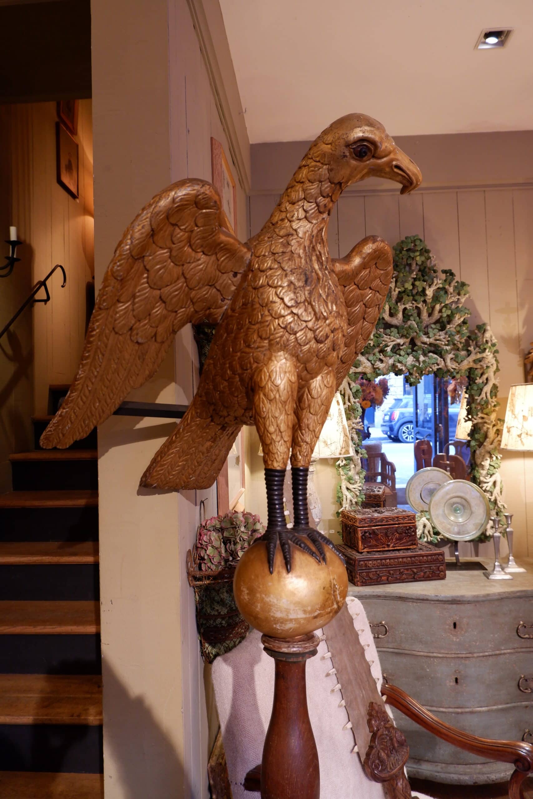 Grand pupitre à l’aigle en chêne sculpté et recouvert de feuille d’or – Allemagne XVIIIe