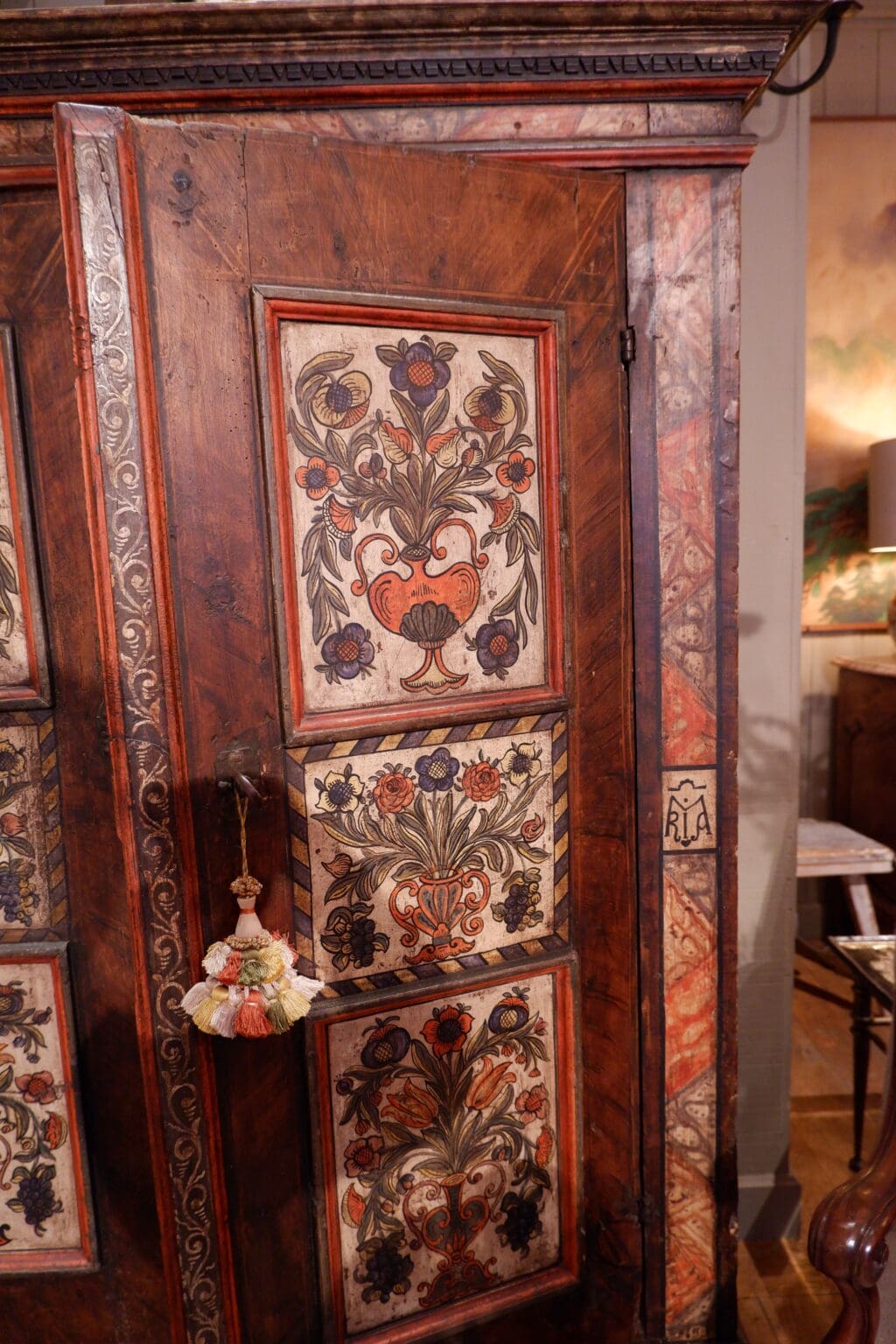 Grande armoire baroque décor polychrome -Italie du Nord- région Alpine ca.1800 – Image 3