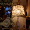 Grande paire de lampes balustres en bois + A/J plissés tissu impression fleurs naturelles – Image 2
