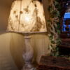 Grande paire de lampes balustres en bois + A/J plissés tissu impression fleurs naturelles – Image 3