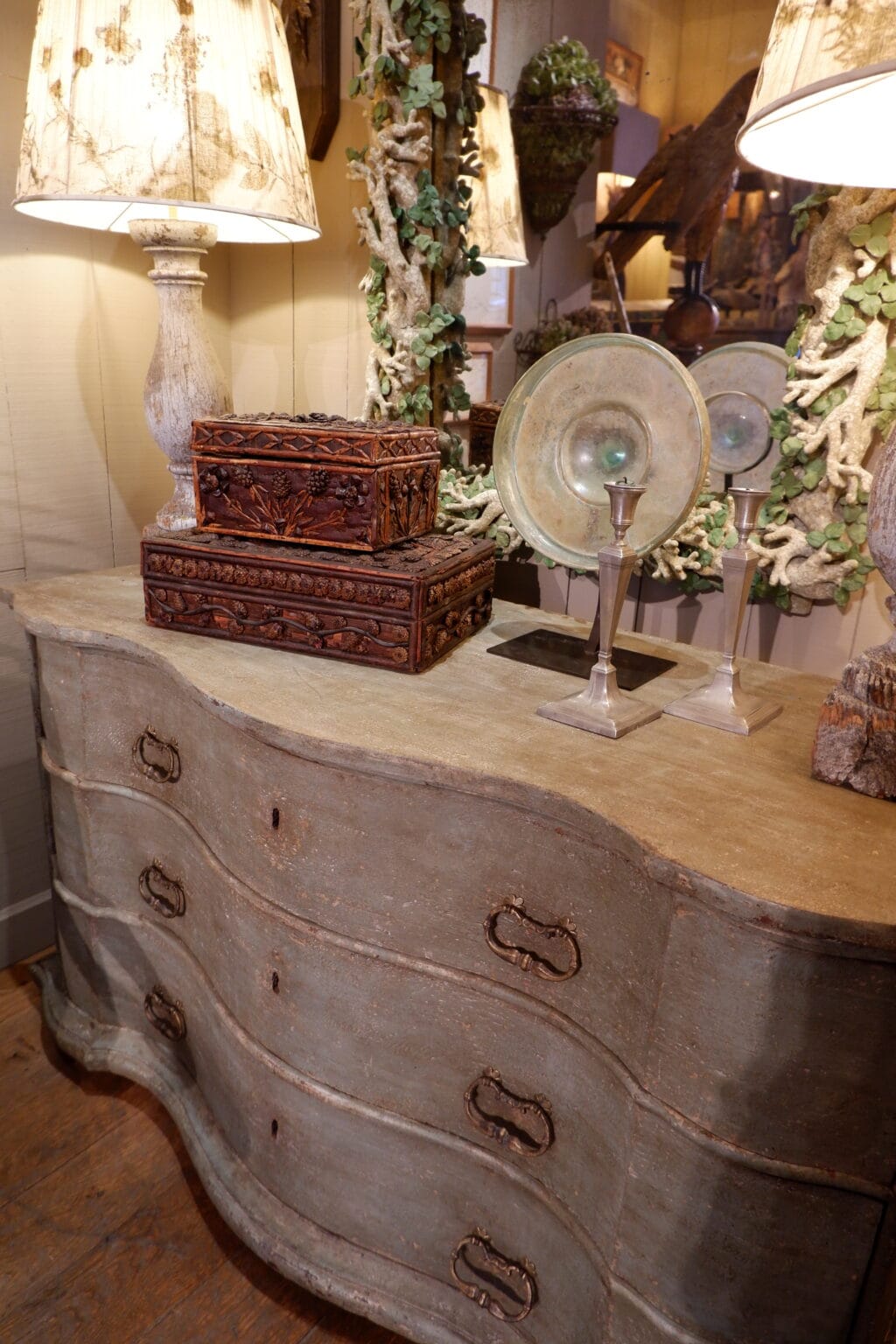 Très grande commode double galbe patine bleu pâle XIXe – Image 8
