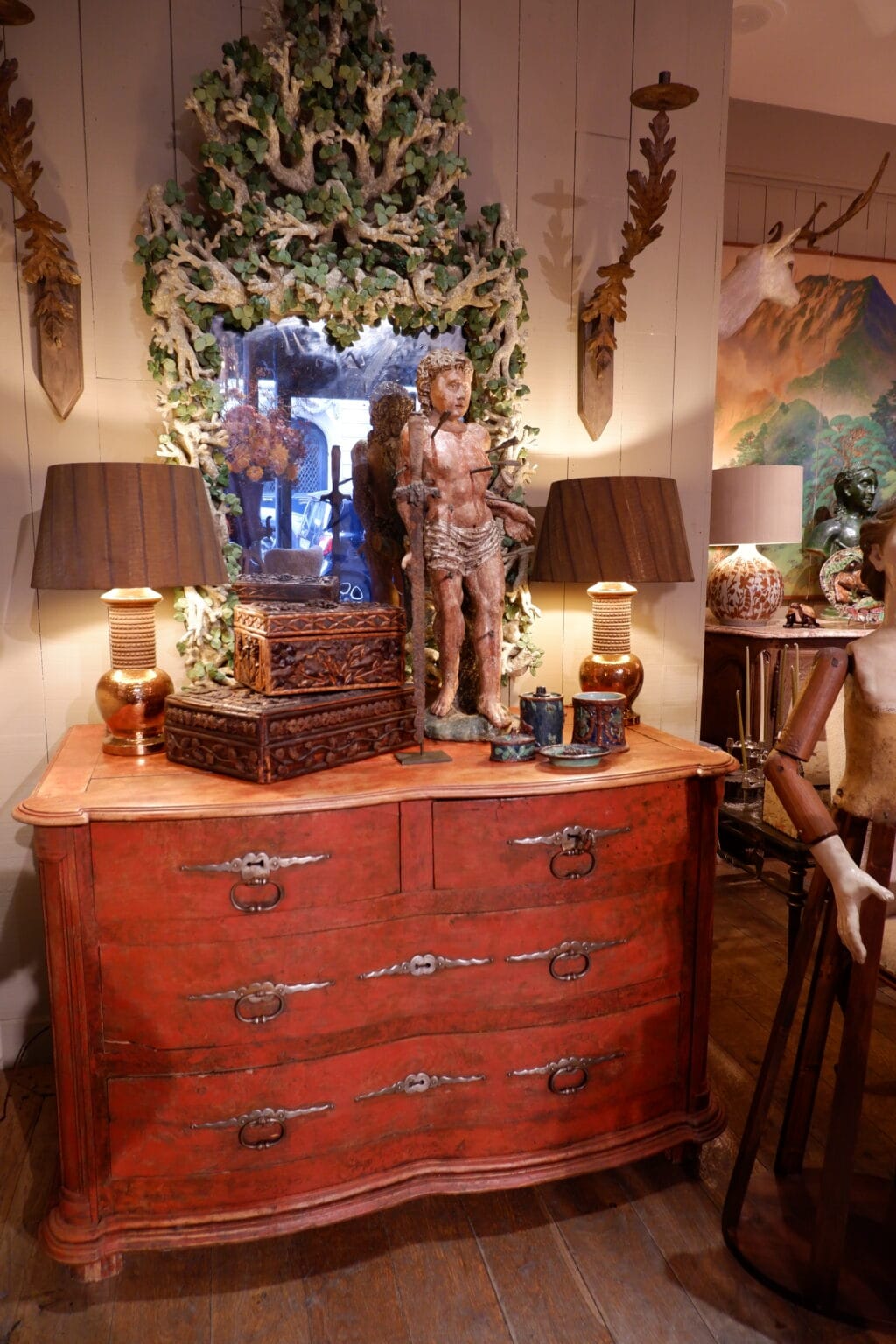 Grande commode 4 tiroirs patine rouge sang de boeuf - époque Louis XIV – Image 2