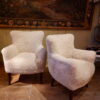 Paire de fauteuils recouverts de mouton beige sable - Suède ca.1950