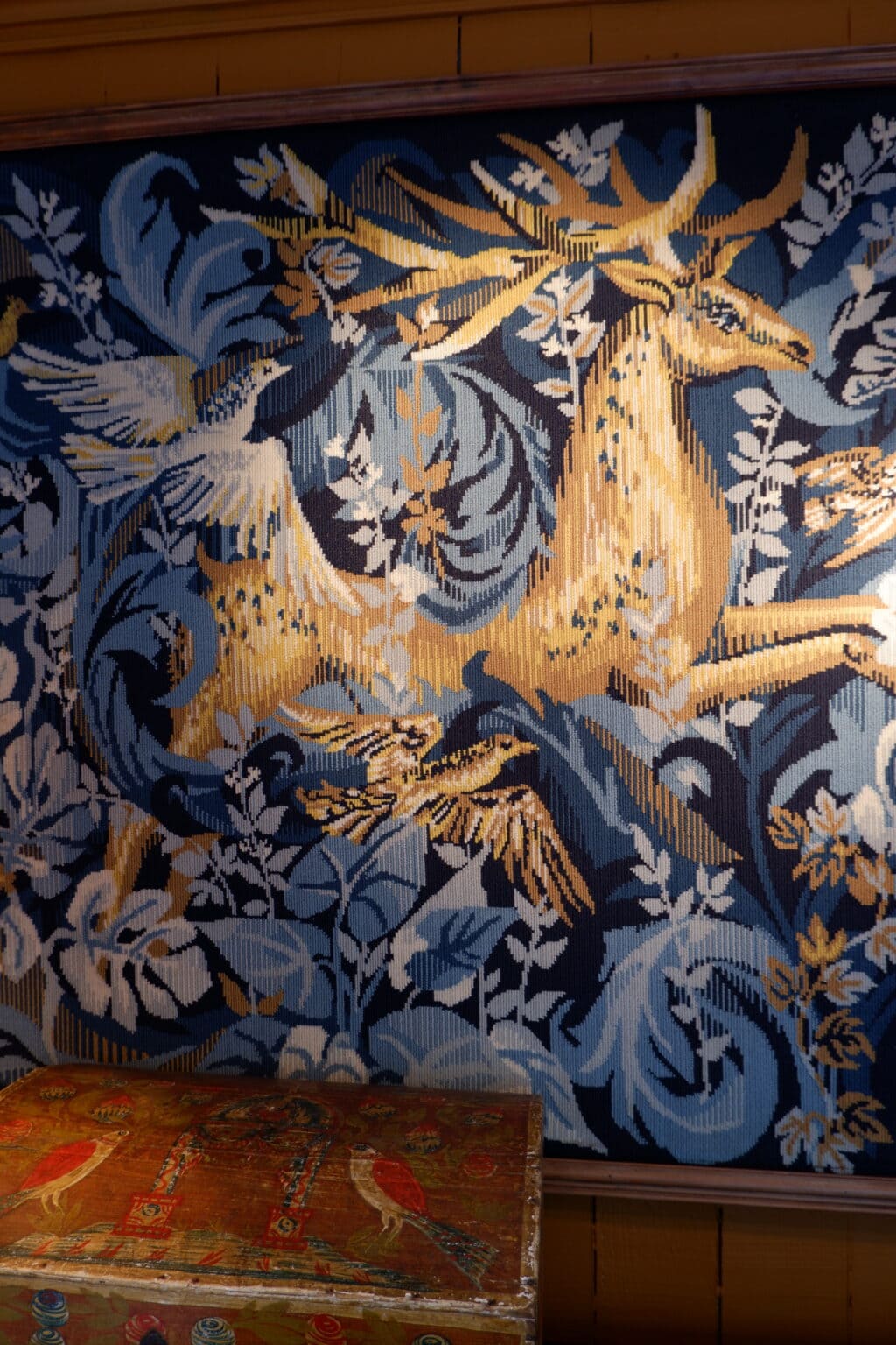 Large framed Aubusson tapestry &quot;Deer in the Forest on a Blue Background&quot; - ca.1980 - Image 2