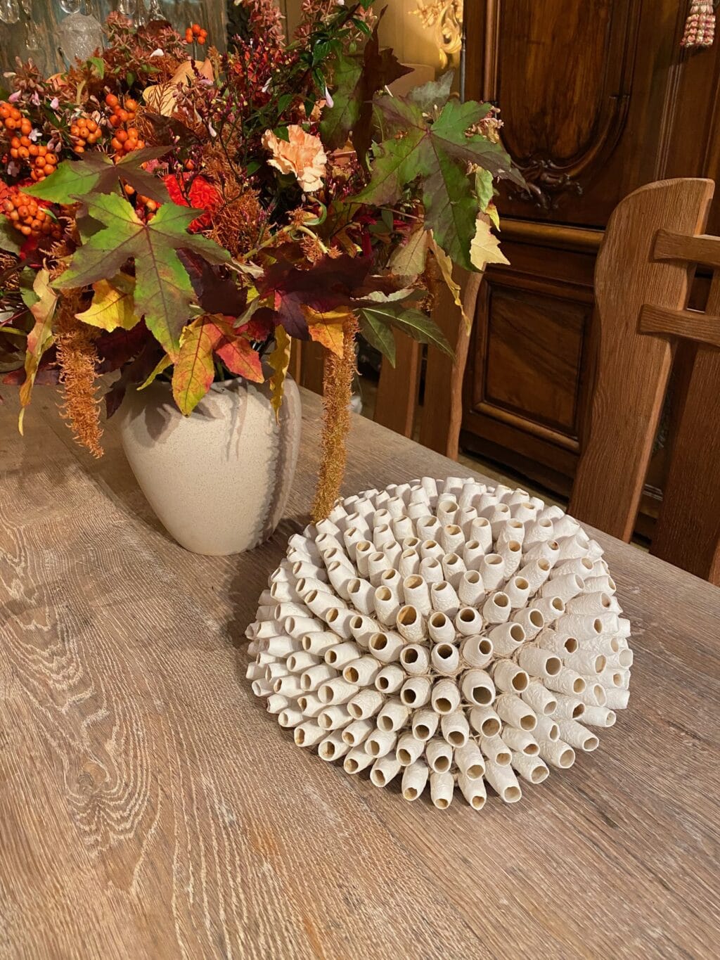 Sculptures en biscuit de porcelaine et chanvre par B. Vallet ca.2025 – Image 8
