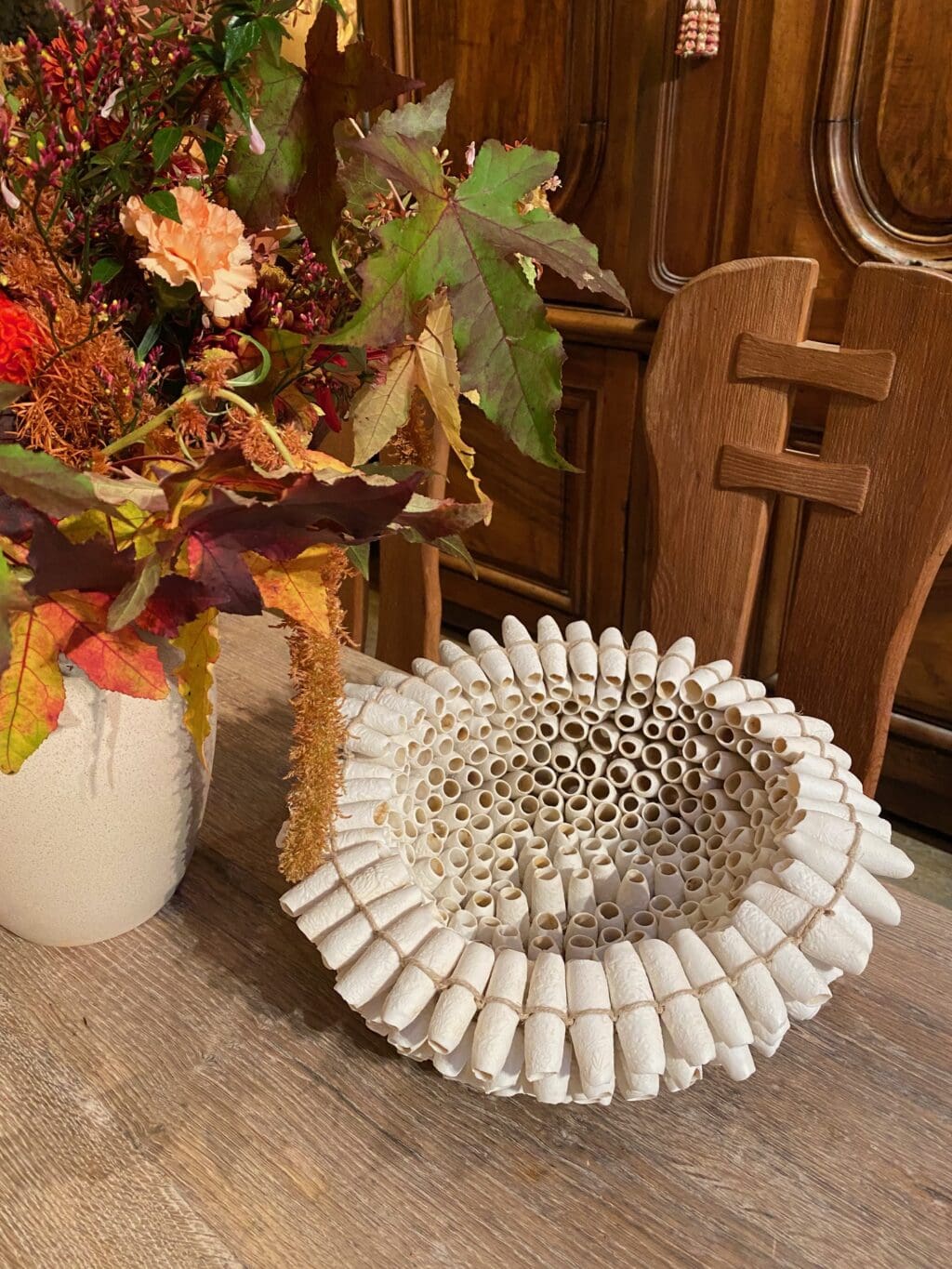 Sculptures en biscuit de porcelaine et chanvre par B. Vallet ca.2025 – Image 7