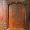 Rare armoire en châtaignier décor sculpté rehaussé de clous en laiton - Fin XVIIIe – Image 8