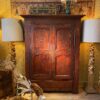 Rare armoire en châtaignier décor sculpté rehaussé de clous en laiton - Fin XVIIIe – Image 4