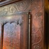 Rare armoire en châtaignier décor sculpté rehaussé de clous en laiton - Fin XVIIIe – Image 9