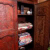 Rare armoire en châtaignier décor sculpté rehaussé de clous en laiton - Fin XVIIIe – Image 3