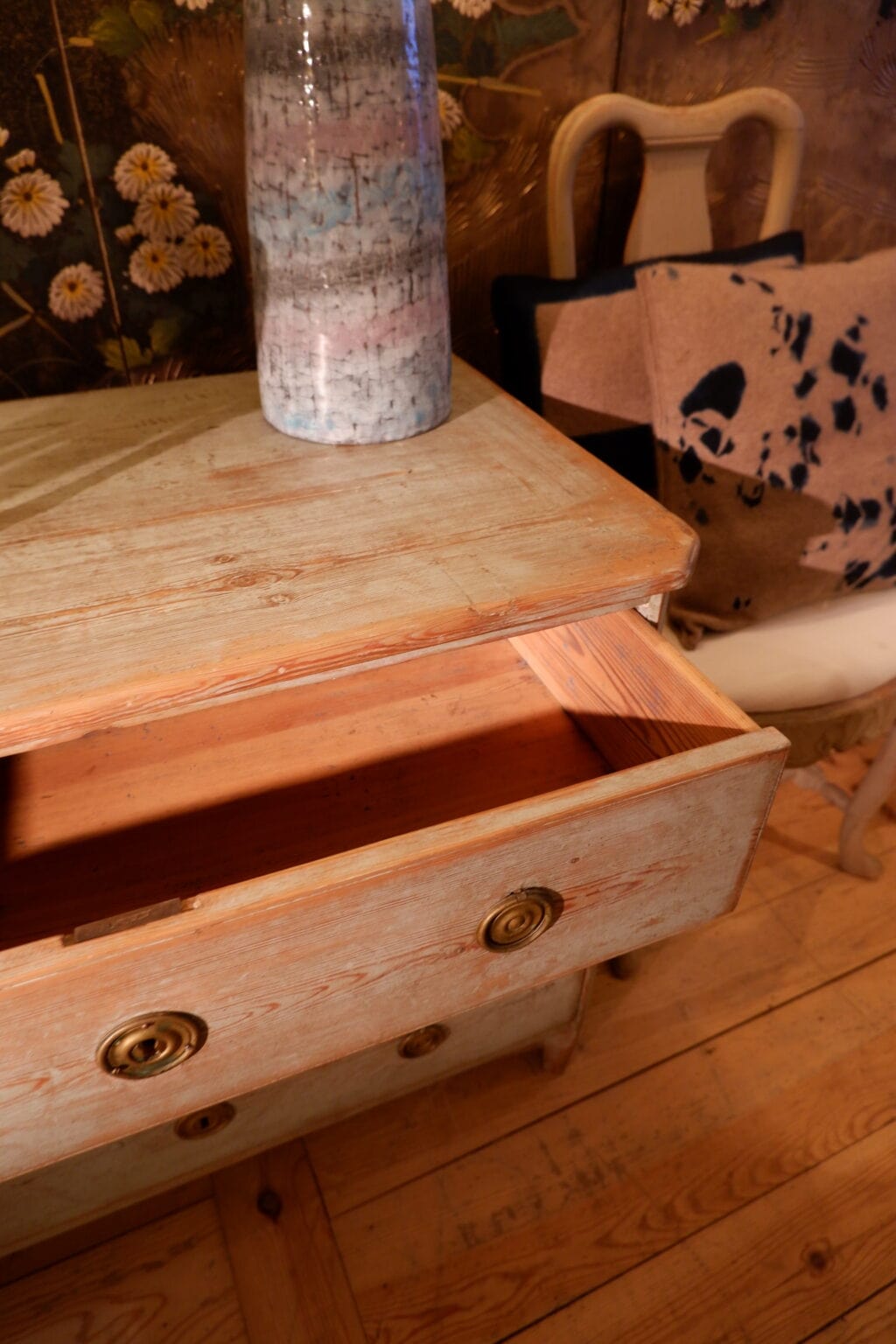 Commode gustavienne patine bleu ciel - Suède XIXe – Image 11