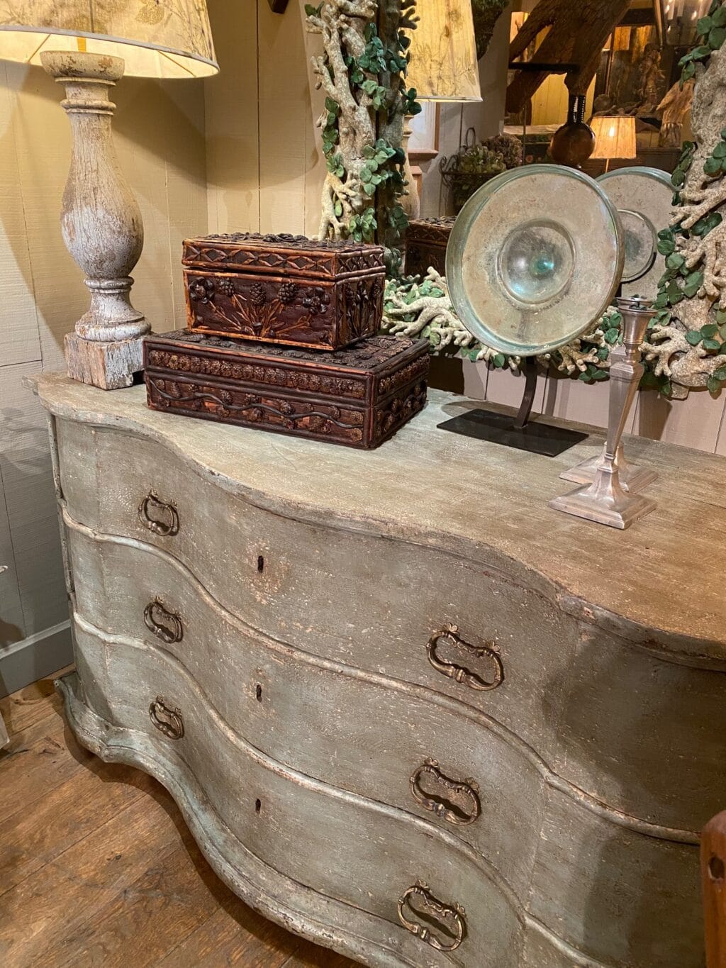 Très grande commode double galbe patine bleu pâle XIXe – Image 7