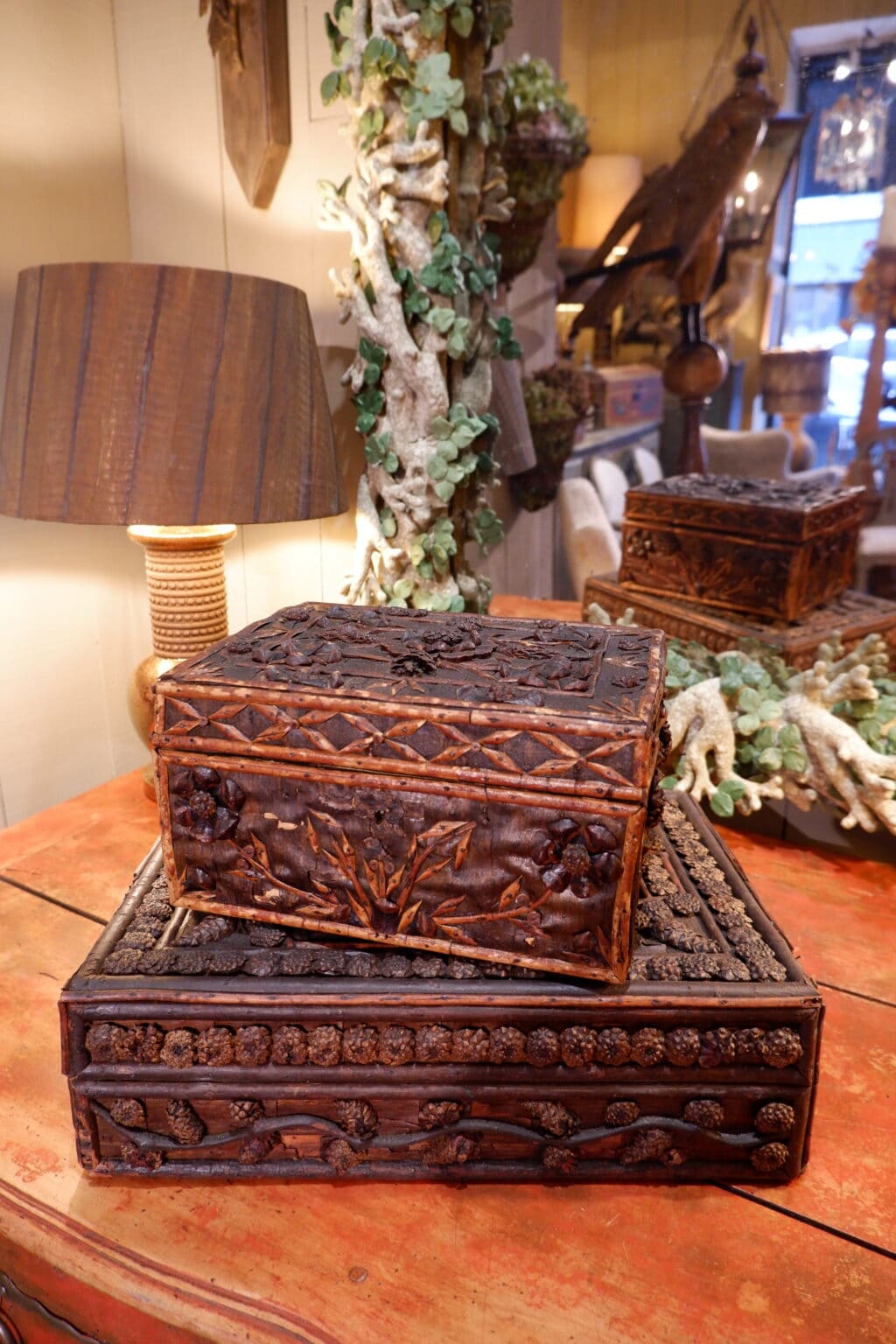 Folk art&quot; treasure boxes decorated with pine cones - Paper interior - ca.1900