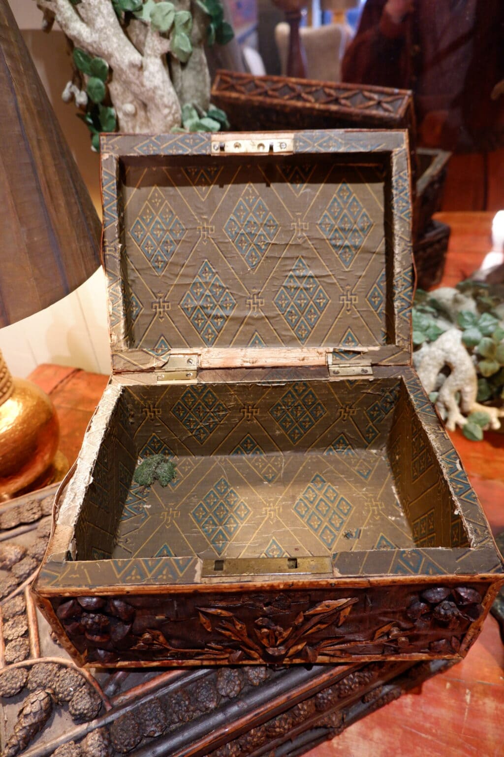 Folk art&quot; treasure boxes decorated with pine cones - Paper interior - ca.1900 - Picture 7