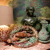 Grand plat en barbotine polychrome figurant poissons, couleuvres insectes -fin XIXe par les suiveurs de Palissy