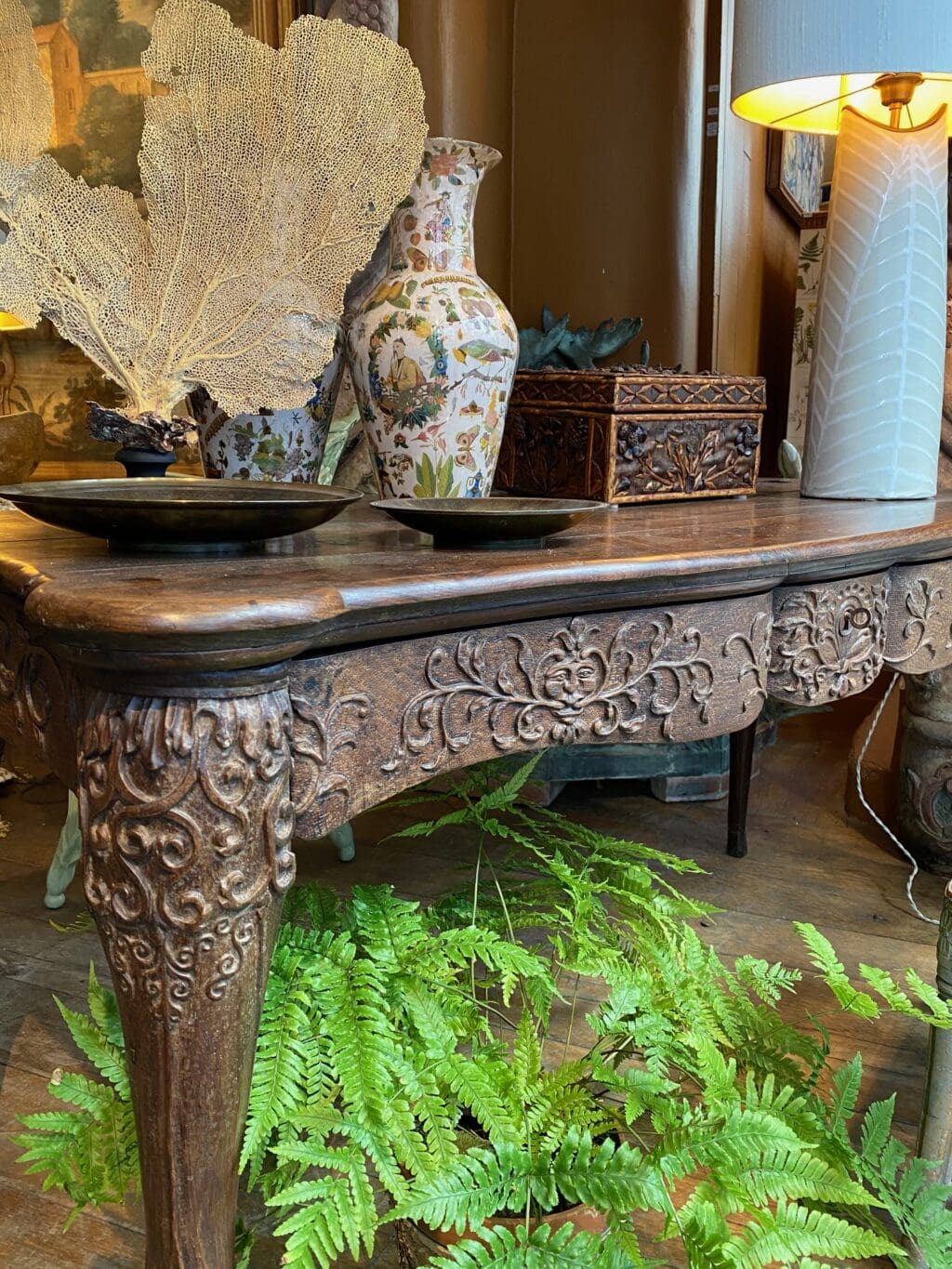 Table-bureau en chêne sculptée période Louis XV - France XVIIIe – Image 6