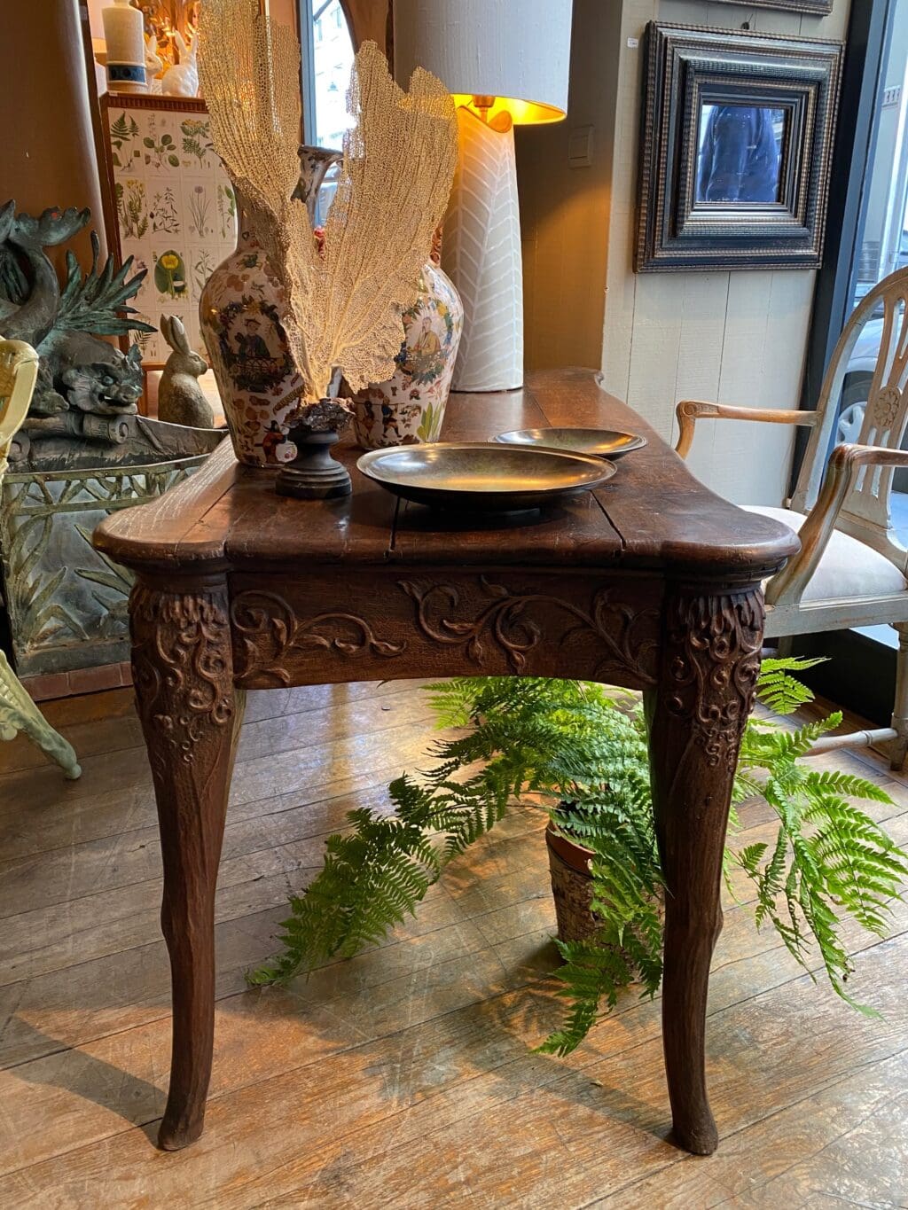 Table-bureau en chêne sculptée période Louis XV - France XVIIIe – Image 7
