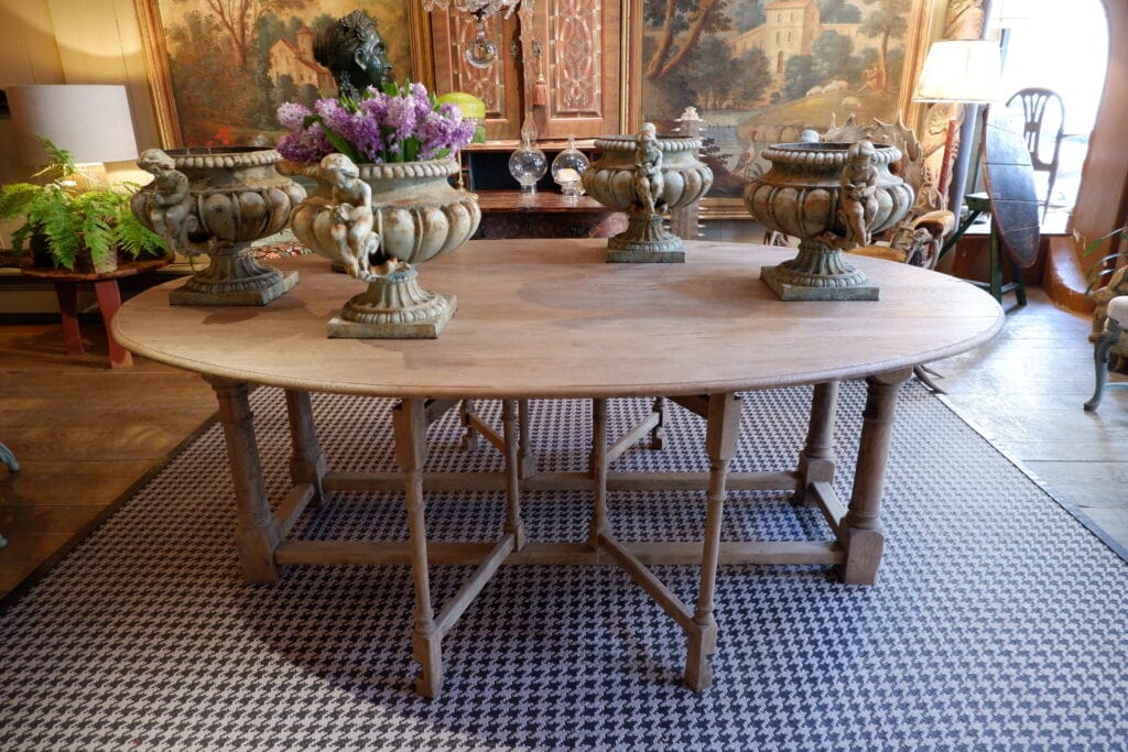 Grande table ovale &quot;getleg&quot; en chêne naturel - France ca.1900