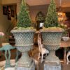 Rare paire de vases en fonte verte "décor treillage " - Angleterre  XIXe