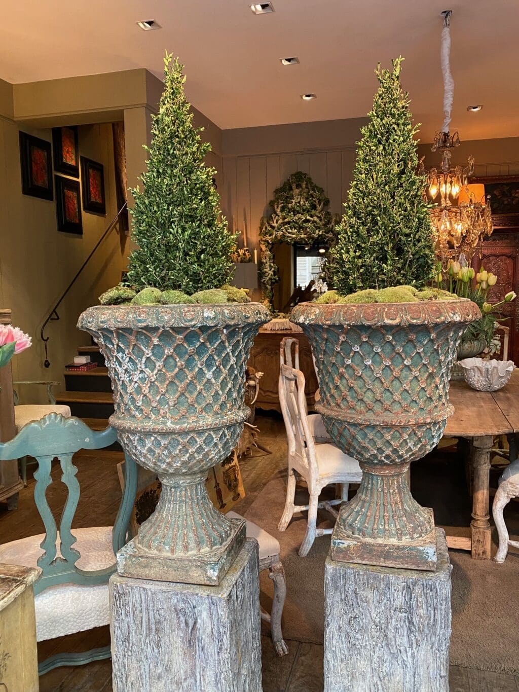 Rare paire de vases en fonte verte "décor treillage " - Angleterre  XIXe