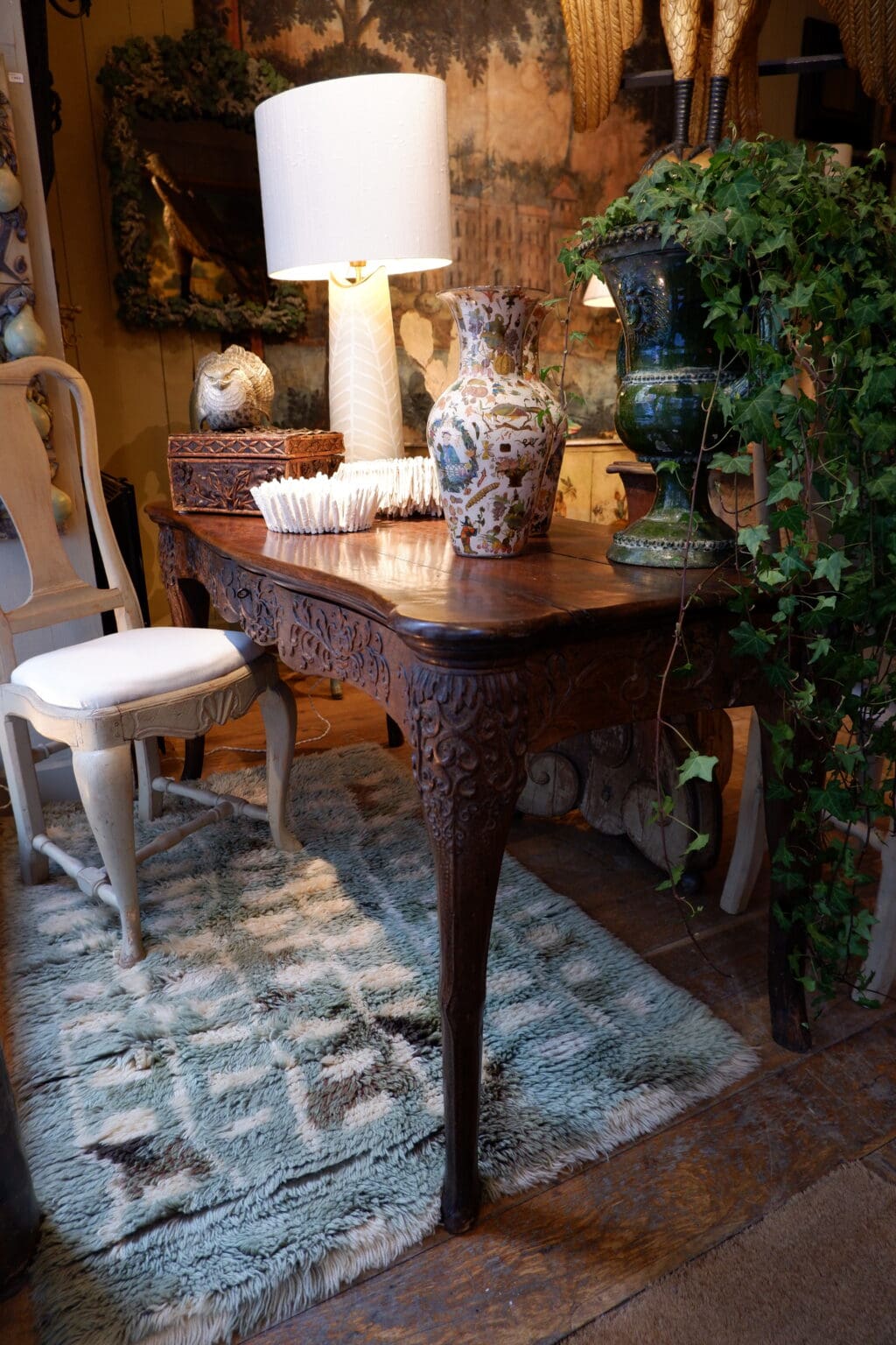 Table-bureau en chêne sculptée période Louis XV - France XVIIIe – Image 13
