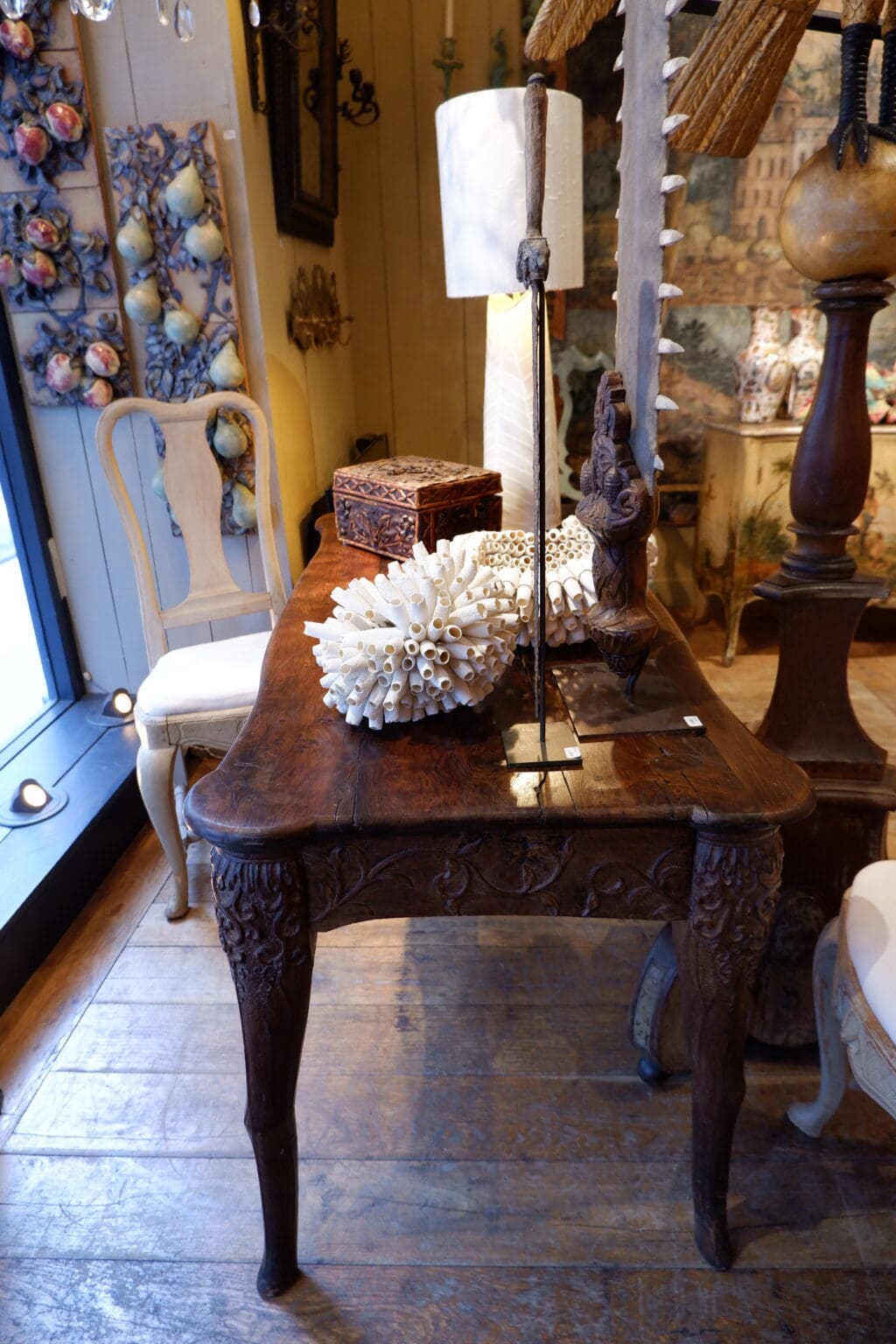 Table-bureau en chêne sculptée période Louis XV - France XVIIIe – Image 12