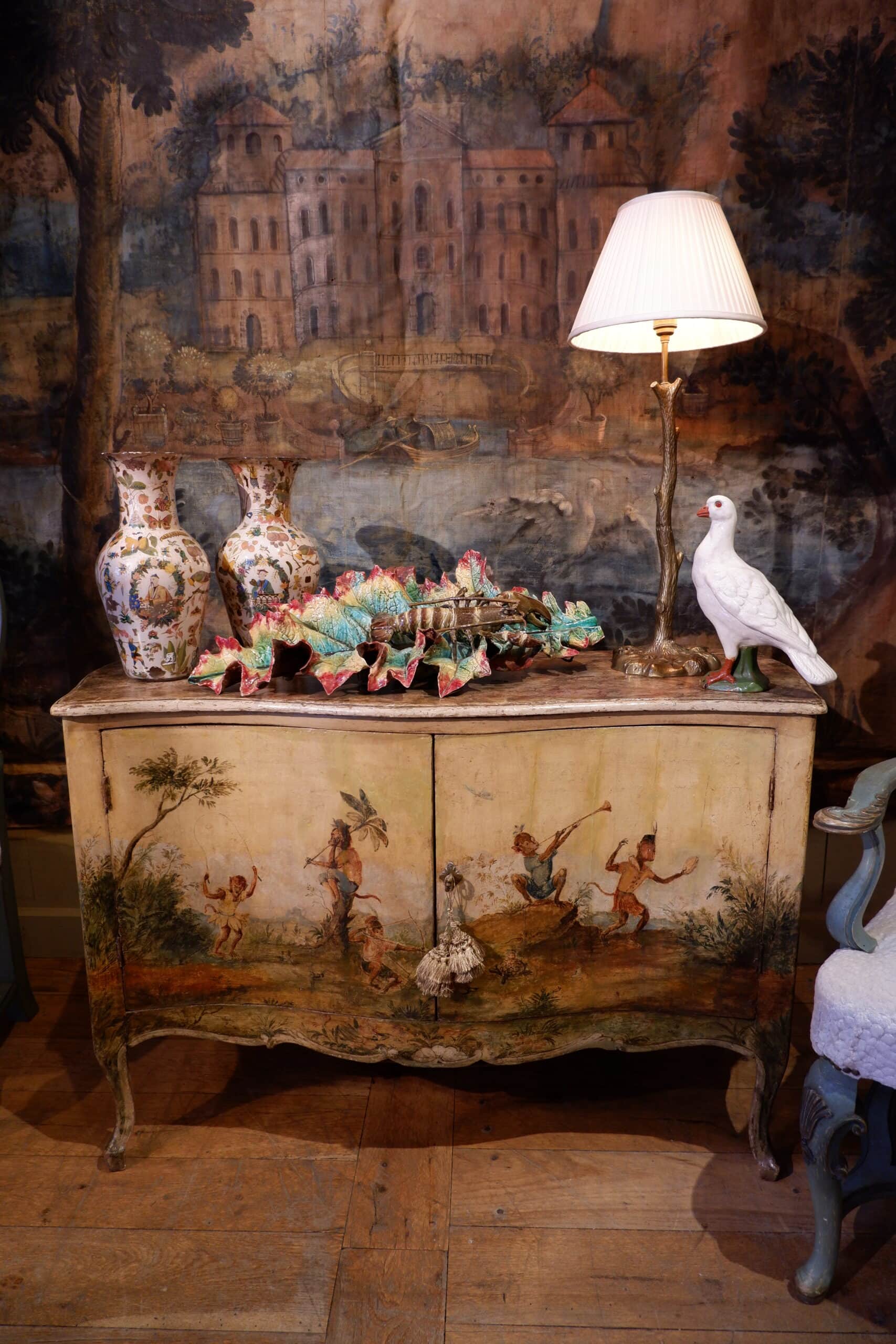 Buffet italien décor laqué polychrome “singes musiciens” Venise d’époque XVIIIe