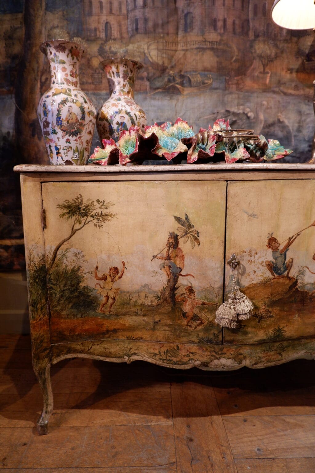 Buffet italien décor laqué polychrome "singes musiciens" Venise d'époque XVIIIe – Image 2