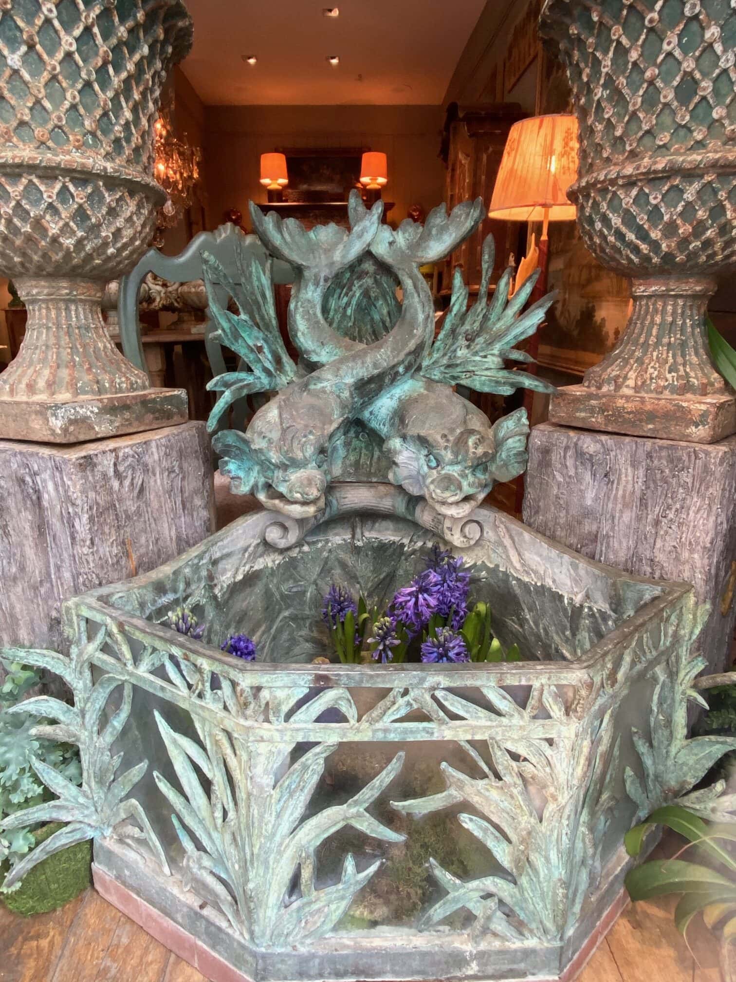Fontaine “aux Dauphins & plantes aquatiques”  bronze à patine vert de gris  – France XIX
